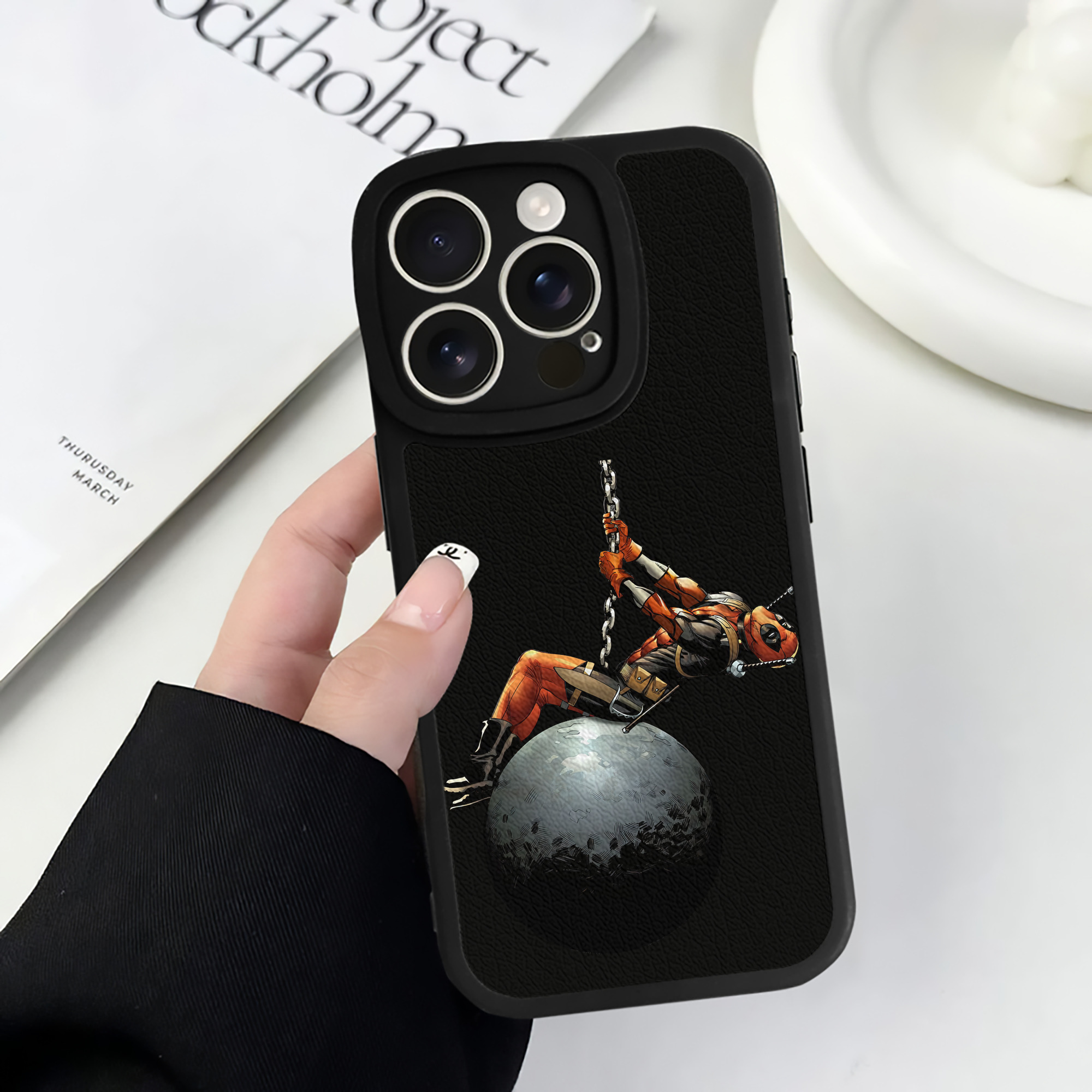 （画像用） Deadpool デッドプール 【iPhone 16シリーズ対応】シリコンスマホケース（レザー調） 材質：シリコン